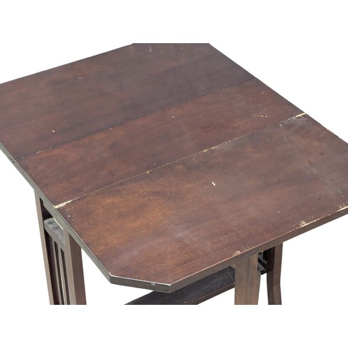 1097 - A small vintage mahogany drop-leaf side table. 68.5x53.5x53.5cm(6)