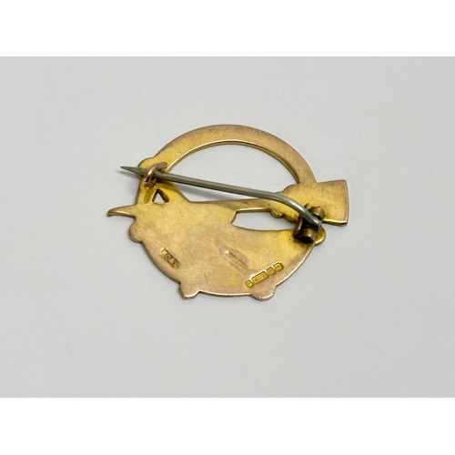 462 - A 1940’s Irish 9ct gold brooch. J.C & S. 3.81 grams.