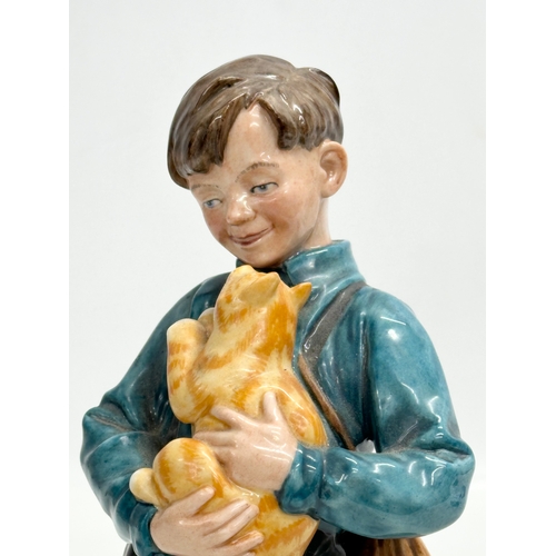 406 - A Limited Edition Royal Doulton ‘Welcome Home’ figurine. Modelled by Adrian Hughes. HN3299. 2527/9,5... 