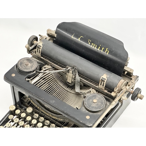 100 - An Early 20th Century L.C. Smith & Corona typewriter. 26x37x25cm