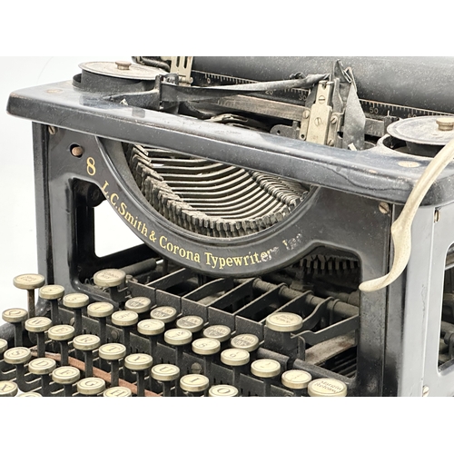 100 - An Early 20th Century L.C. Smith & Corona typewriter. 26x37x25cm