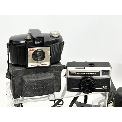 425 - A collection of vintage cameras and accessories.