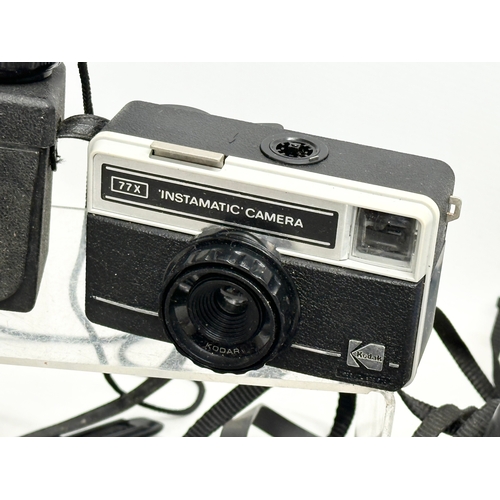 425 - A collection of vintage cameras and accessories.