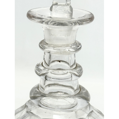 125 - A William IV 19th Century 3 ring decanter. Circa 1830. 27.5cm