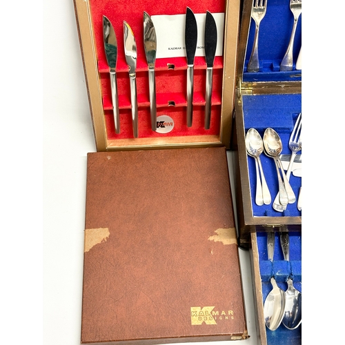 431 - A quantity of vintage cutlery. Canteen if cutlery, cutlery in case.