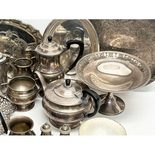 432 - A quantity of silver plate.