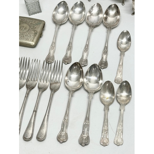 433 - A quantity of vintage silver plate. Silver plated cutlery, crust set, salt and pepper shakers, cigar... 