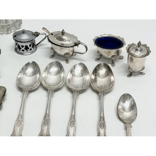 433 - A quantity of vintage silver plate. Silver plated cutlery, crust set, salt and pepper shakers, cigar... 