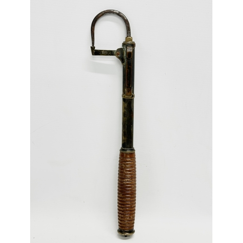 105 - An Early 20th Century Hardy’s telescopic brass fishing gaff. 87cm. 63cm. 37cm.