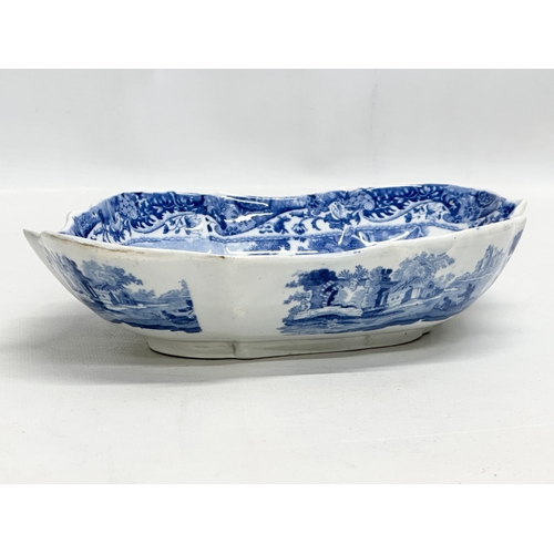 215 - A Late 18th Century Spode Italian bowl. Circa 1780-1790. 25x18x4.5cm.