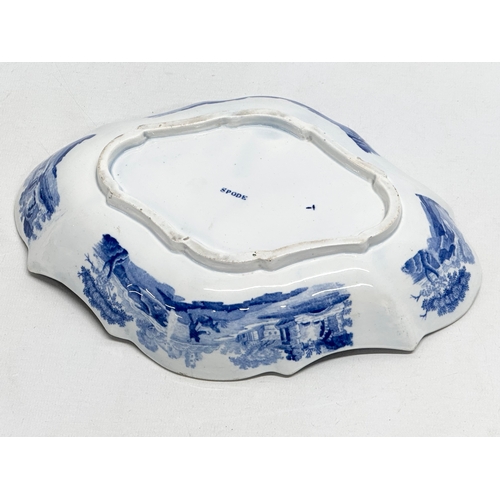 215 - A Late 18th Century Spode Italian bowl. Circa 1780-1790. 25x18x4.5cm.