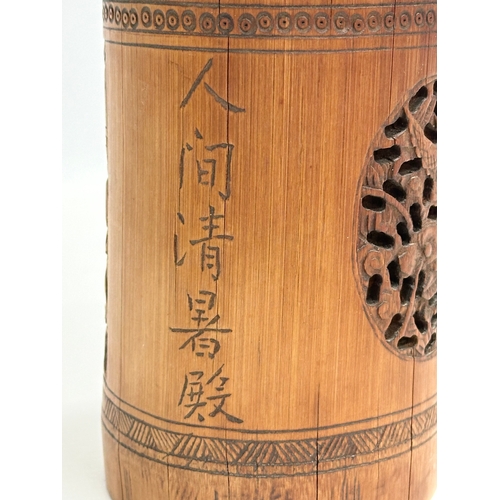 225 - A signed Late 19th/Early 20th Century Chinese brush pot. 9x13.5cm.