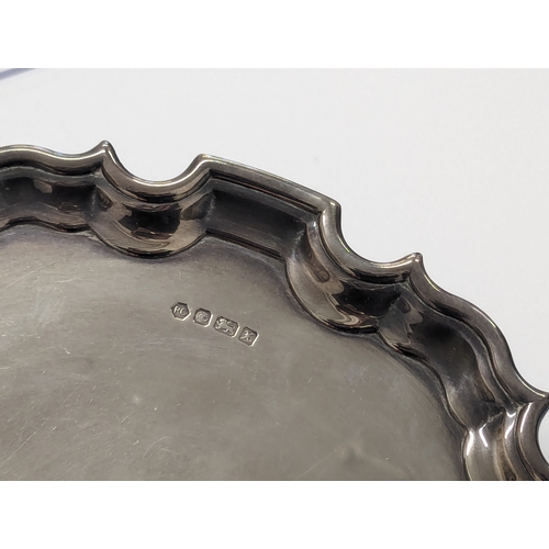 473 - A silver salver by Carr's of Sheffield Ltd, raised on 3 Cabriole feet. Sheffield, 1997. Approx 600g.... 