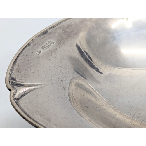 507 - An early 20th century silver compote by Atkin Brothers. Sheffield, 1913. 208.9 grams  17.5x13.5x9cm