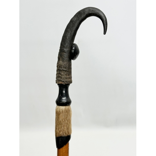 246 - St Beatenberg. A Late 19th/Early 20th Century walking stick. With a chamois horn handle. 100cm