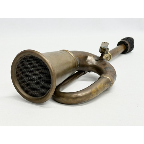 448 - An Early 20th Century brass car horn. 36cm