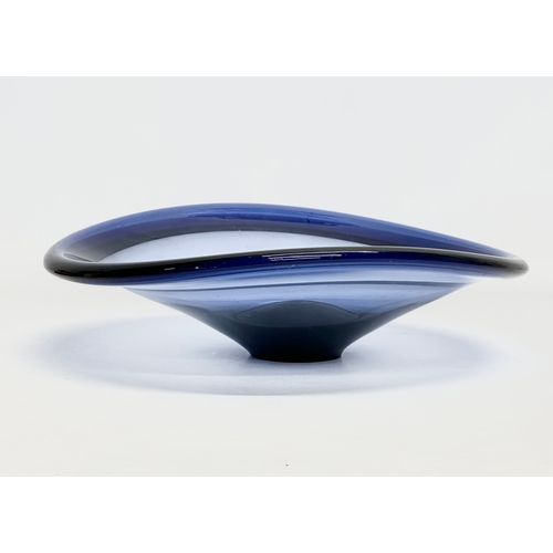 188 - Peter Lutken. A large Danish Mid Century glass bowl designed by Peter Lutken for Holmegaard. 33x34x9... 