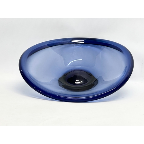 188 - Peter Lutken. A large Danish Mid Century glass bowl designed by Peter Lutken for Holmegaard. 33x34x9... 