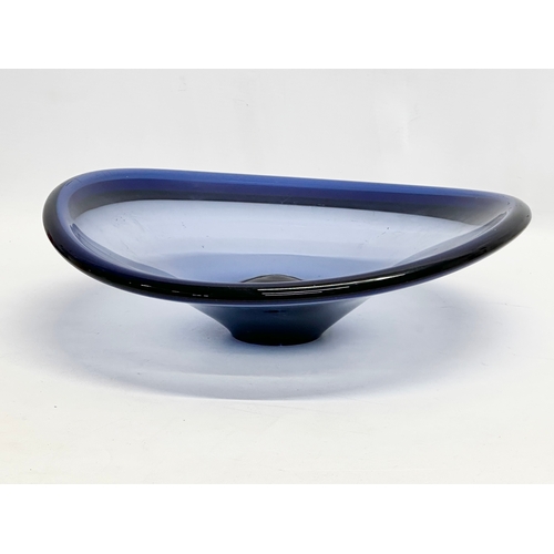 188 - Peter Lutken. A large Danish Mid Century glass bowl designed by Peter Lutken for Holmegaard. 33x34x9... 