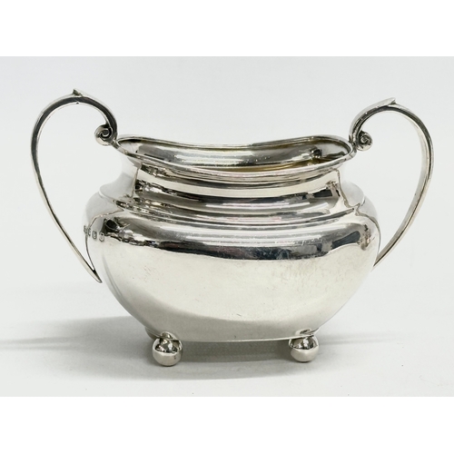 530 - Silver cream and sugar bowls. Sheffield 1931. 287.27 grams.