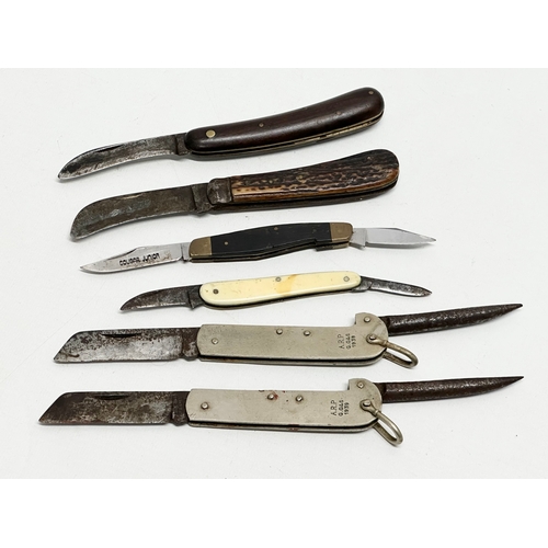 454 - A collection of vintage knives. 2 1939 WWII A.R.P G.G & S jack knives. 2 Late 19th Century pocket kn... 