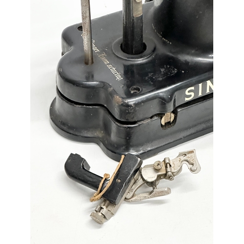 548 - An Early 20th Century Singer sewing machine. Model 46K51.