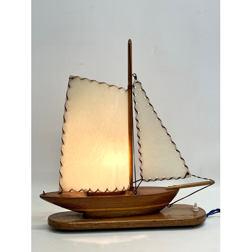 194 - A 1950’s wooden yacht table lamp. 38x41cm