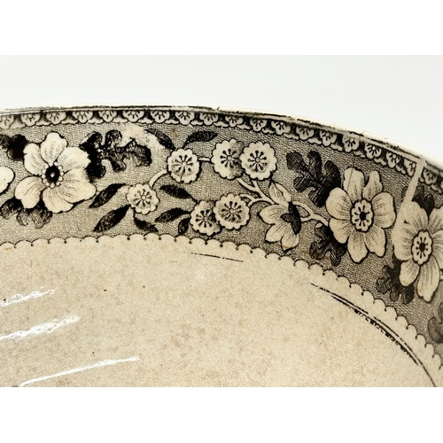 281 - A Mid 19th Century Irishprint ware footed bowl. 16.5x8.5cm.