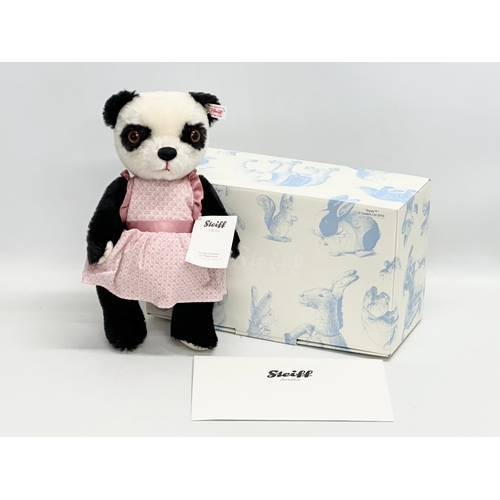 636 - A Steiff bear with box and certificate.