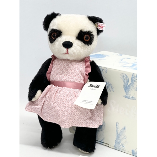 636 - A Steiff bear with box and certificate.