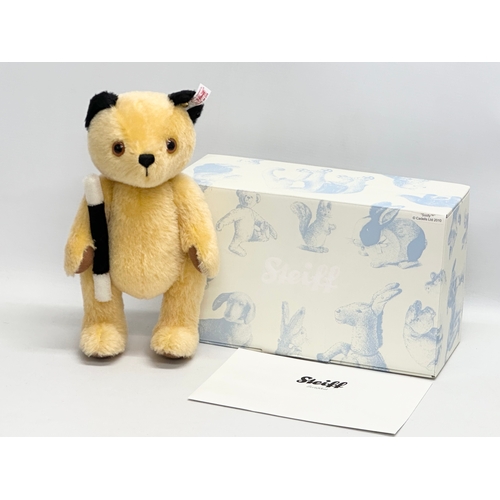 637 - A Steiff bear with box and certificate.