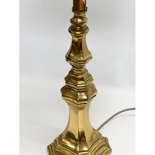 642 - A large vintage brass table lamp. 100cm