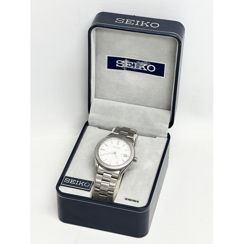 647 - A Seiko watch with case.