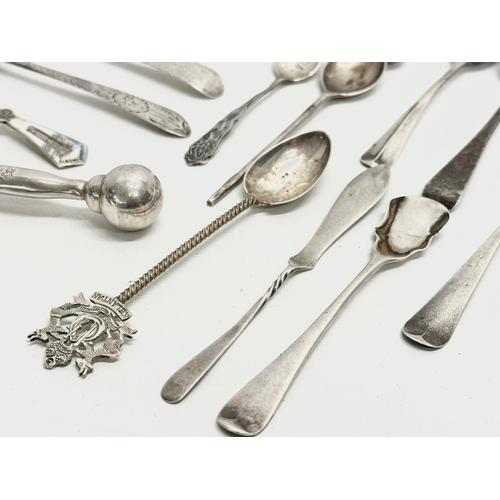 477B - A collection of silver spoons etc. 19th and 20th Century. 279 grams total.