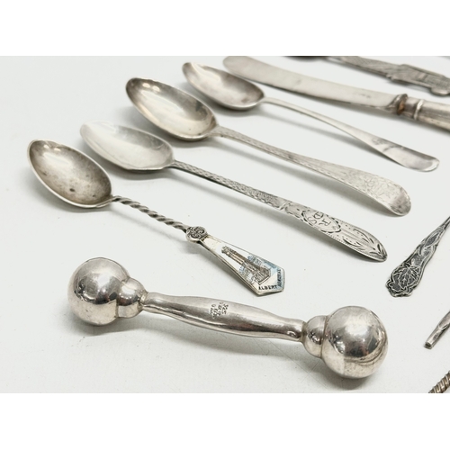 477B - A collection of silver spoons etc. 19th and 20th Century. 279 grams total.