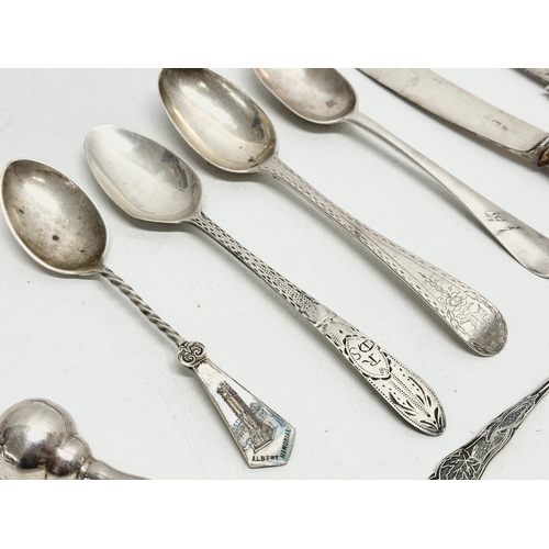 477B - A collection of silver spoons etc. 19th and 20th Century. 279 grams total.