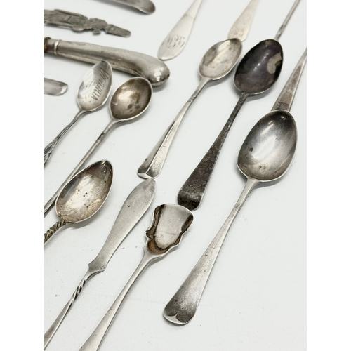 477B - A collection of silver spoons etc. 19th and 20th Century. 279 grams total.