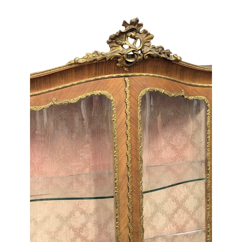 837 - A large good quality Early 20th Century Louis XV style vitrine / display cabinet with brass ormolu m... 