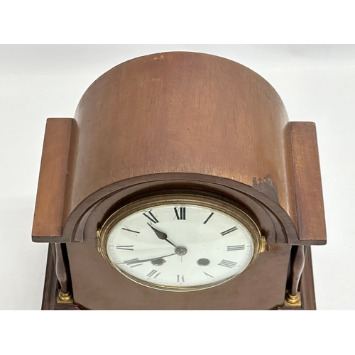 666 - An Edwardian mahogany cased mantle clock. No key or pendulum. 28x15x28cm.