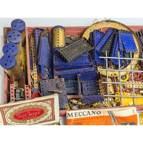 711 - A collection of vintage Meccano