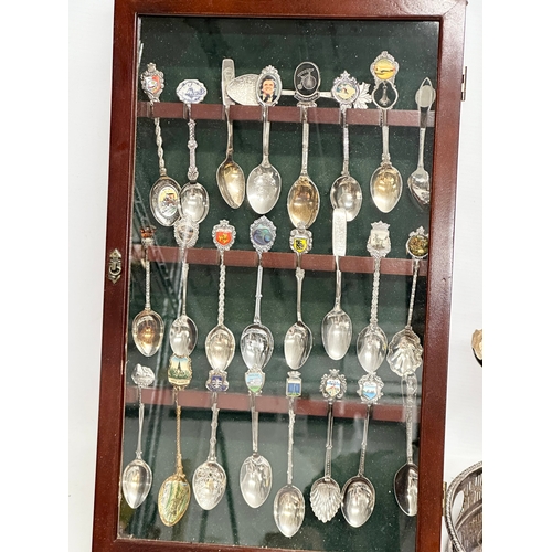 736 - A collection of silver plate. Good quality silver plated cutlery. Collectors spoons in case etc