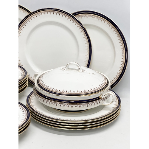 739 - A 26 piece Mid 20th Century Aynsley “Leighton” dinner service. Dinner plates, tureen, soup bowls.