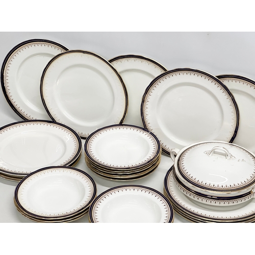 739 - A 26 piece Mid 20th Century Aynsley “Leighton” dinner service. Dinner plates, tureen, soup bowls.