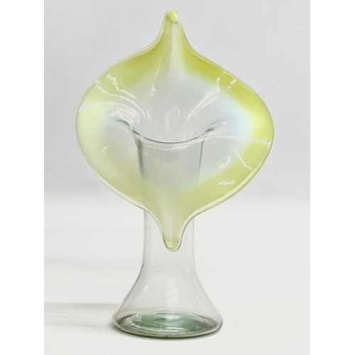 687 - A Late 19th Century Victorian Jack in the Pulpit glass vase. 14.5x23.5cm.