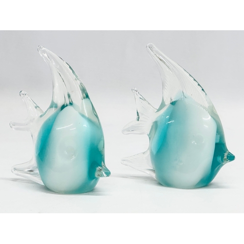 729 - A pair of art glass fish. 11x12cm