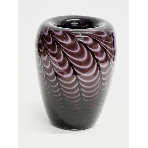 699 - A Late 20th Century peacock purple swirl vase. 15x21cm.