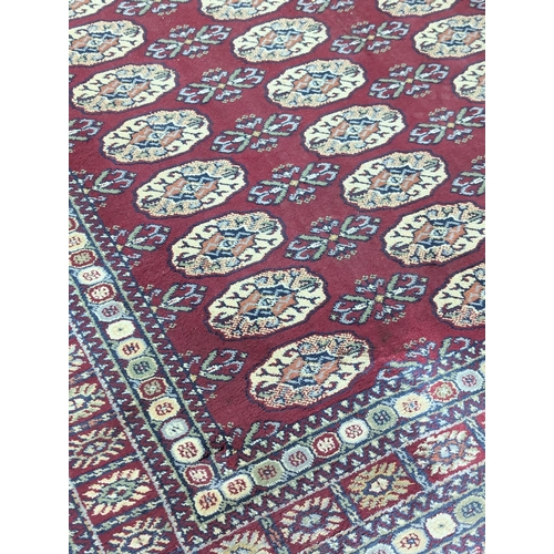 1070 - A Middle Eastern style rug. 137x195cm (7)