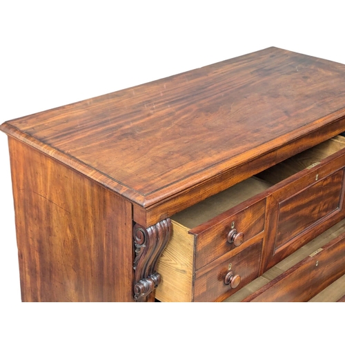 1086 - A large Victorian mahogany chest of drawers. Scotch style. 132x60x115cm(11)