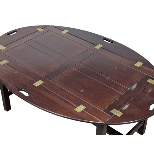 1079 - A large mahogany butler's tray on stand / coffee table. 108x63x73cm (11)