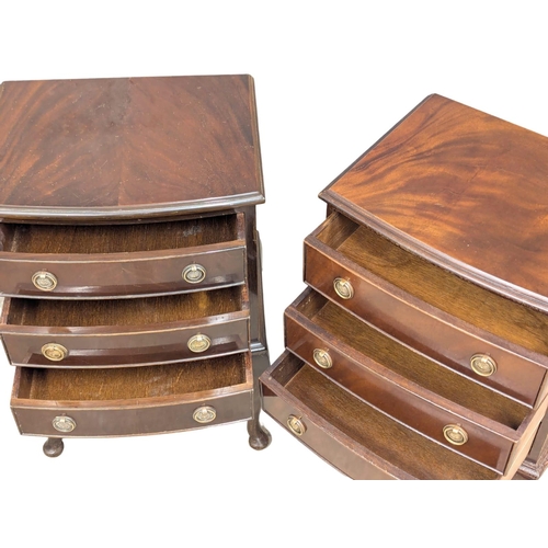 1020 - A pair of Georgian style mahogany side chests / chest of drawers. 47x33x69.5cmn (2)